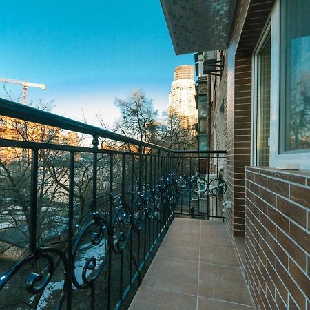 Апартаменты На Кловском Спуске В Центре Kyiv Exterior foto